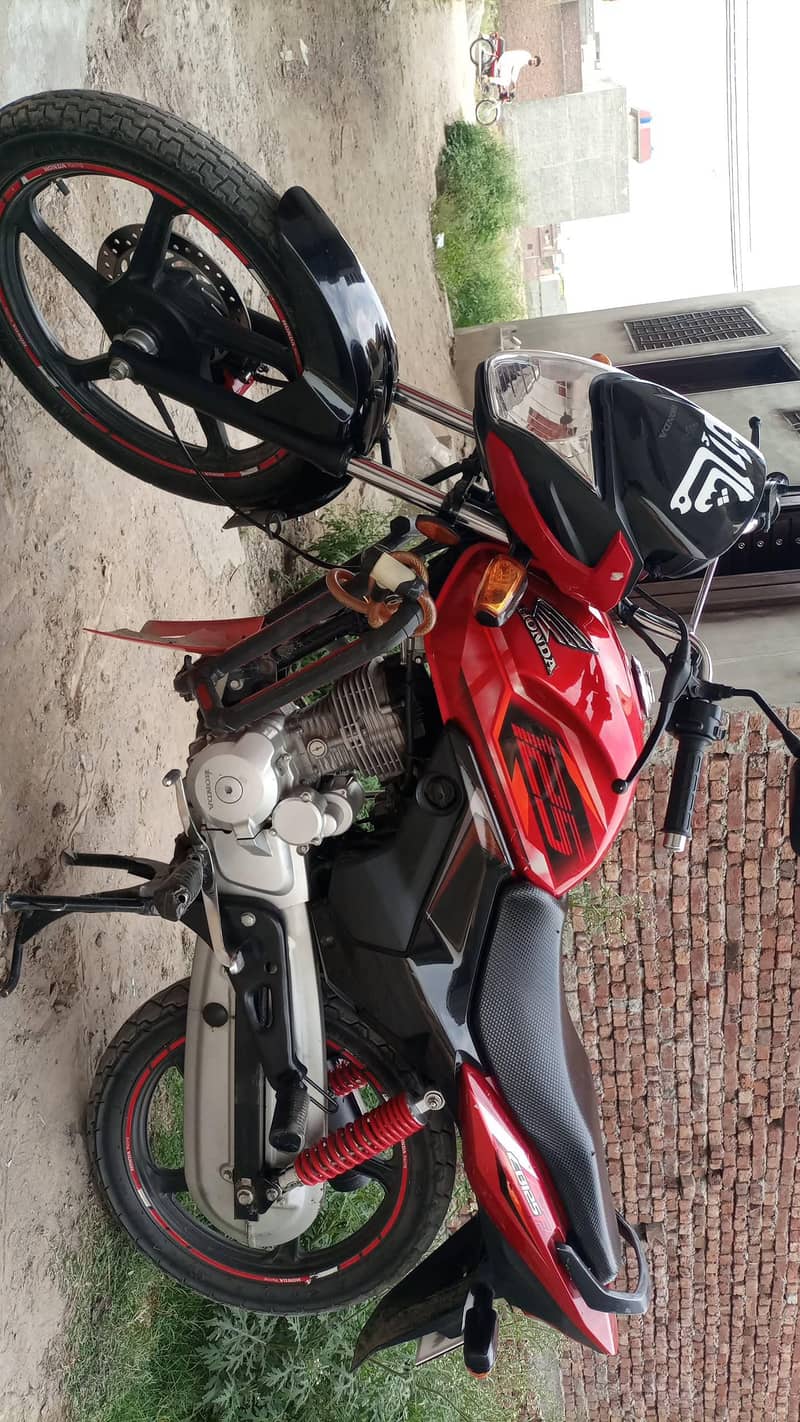 Honda CB125F 1