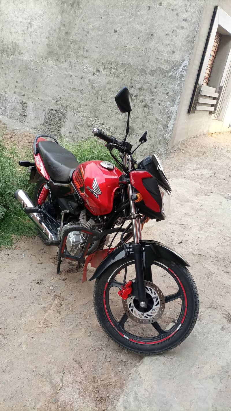 Honda CB125F 4
