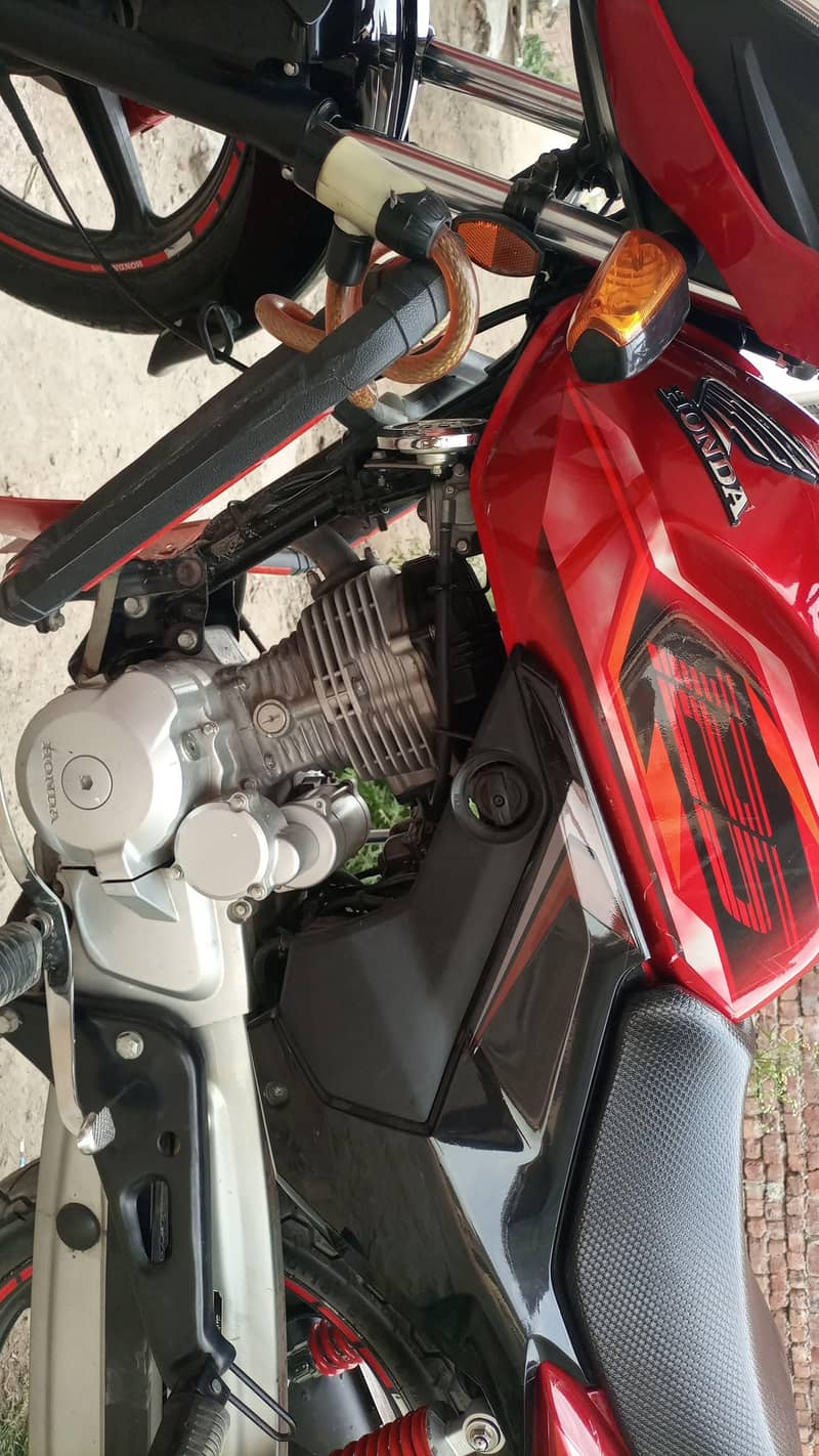 Honda CB125F 5