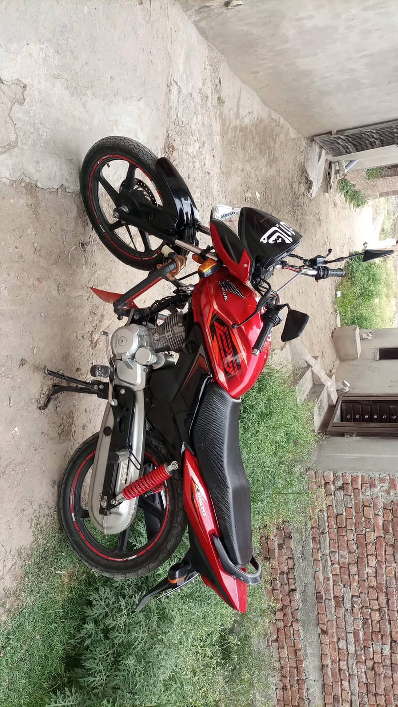 Honda CB125F 7