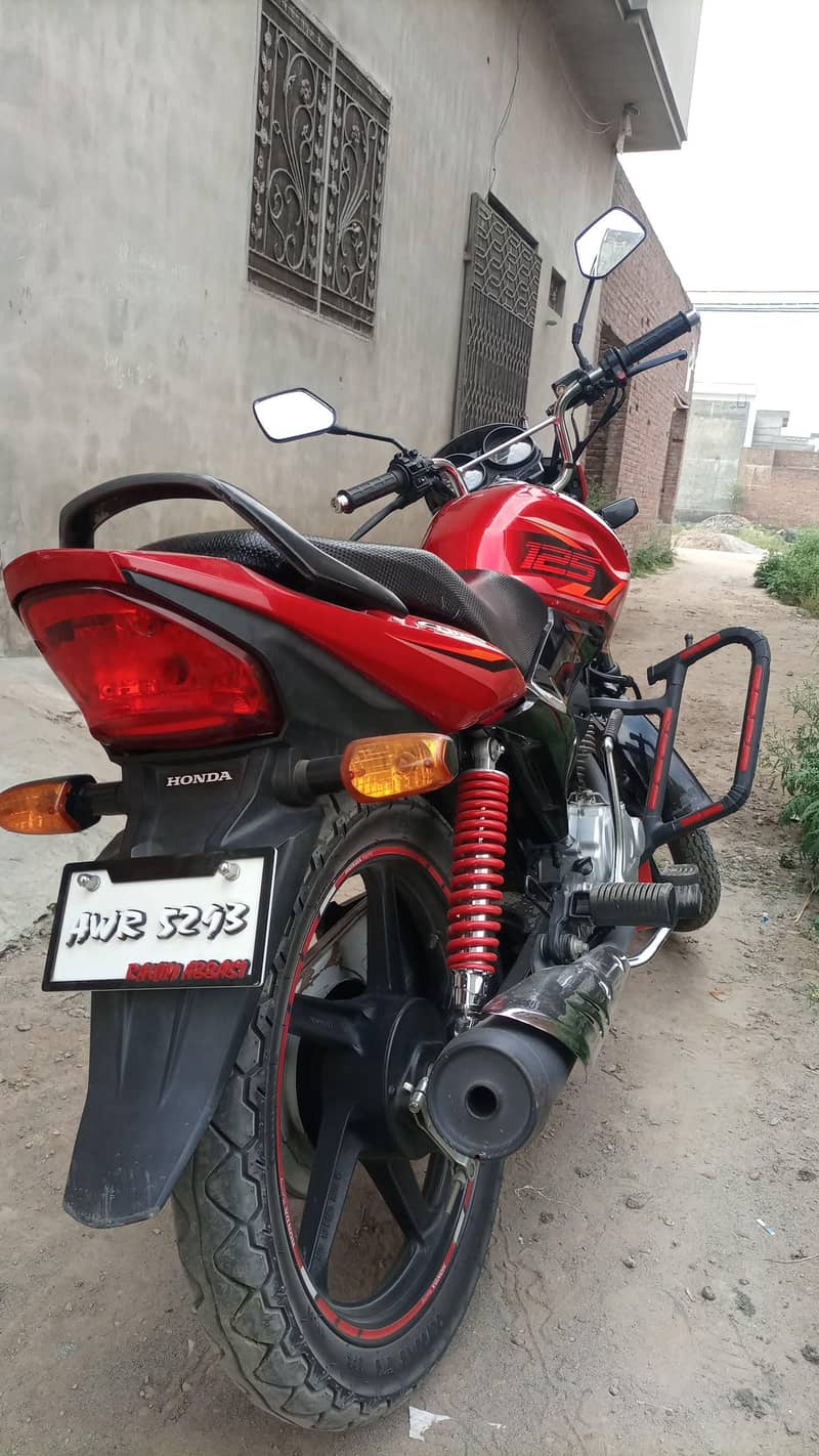 Honda CB125F 8