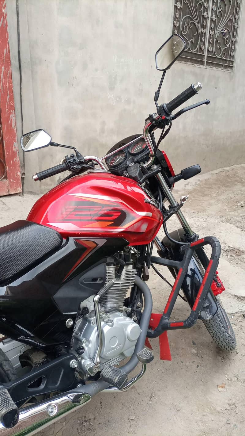 Honda CB125F 9