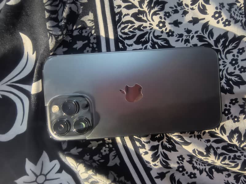 Apple iPhone 13 5