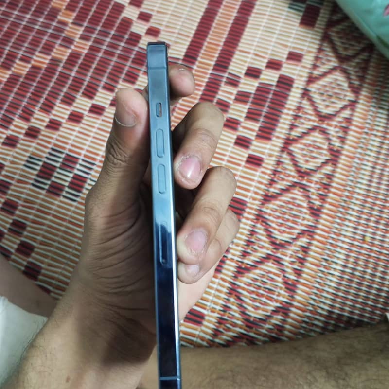IPHONE 13 pro 4