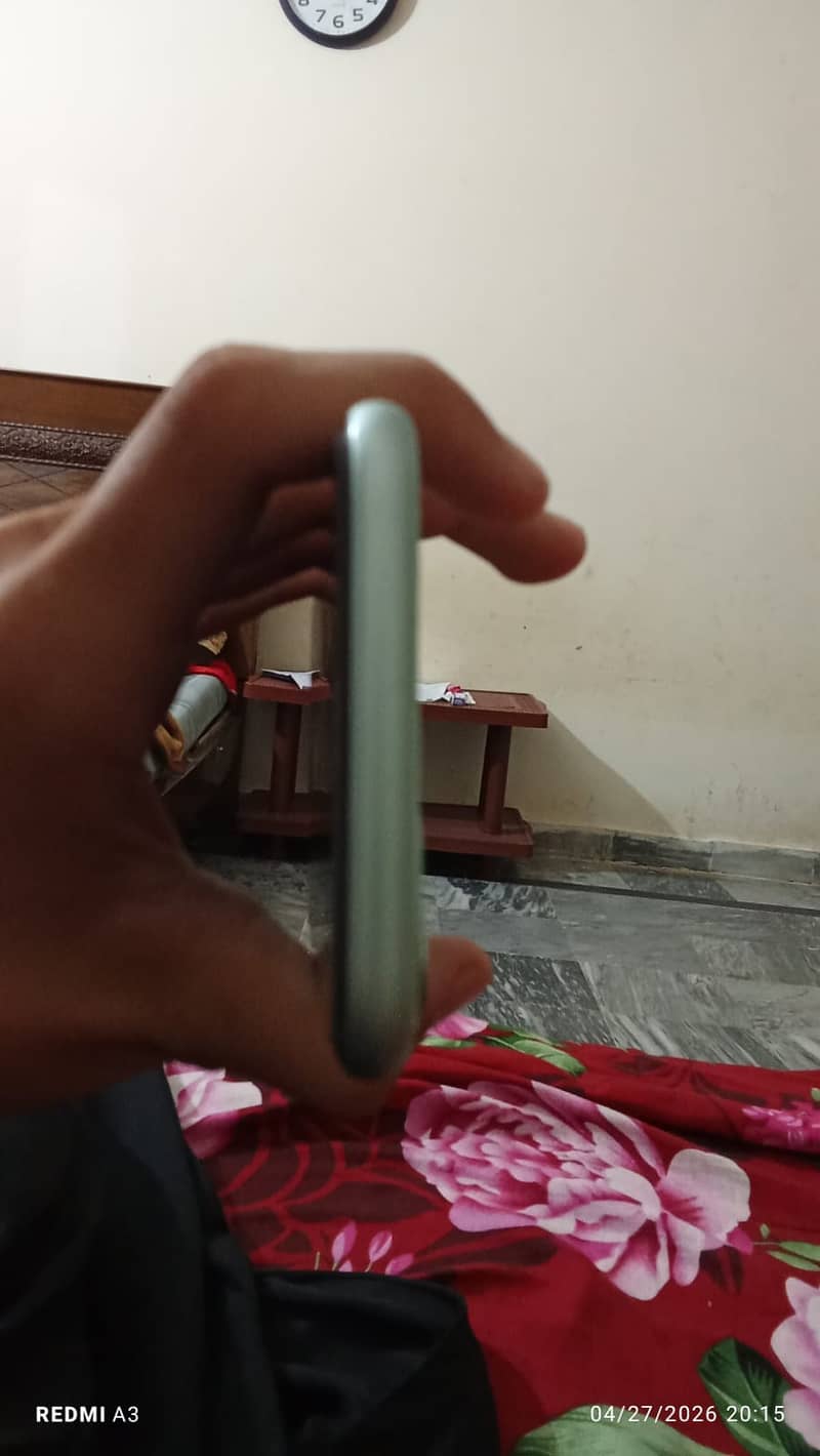 Apple iPhone 11 3