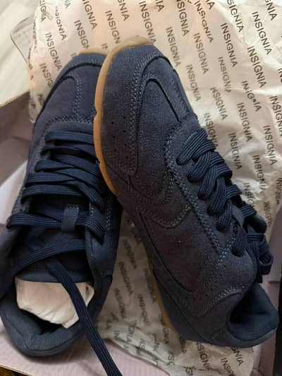 insignia sneakers