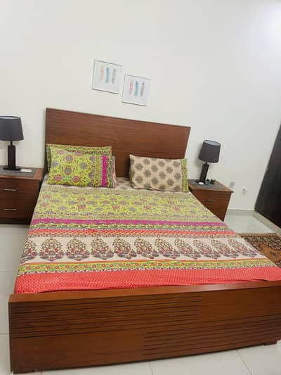 Modern Oak-Finish Queen Bedroom Set | Complete 4-Piece Collection