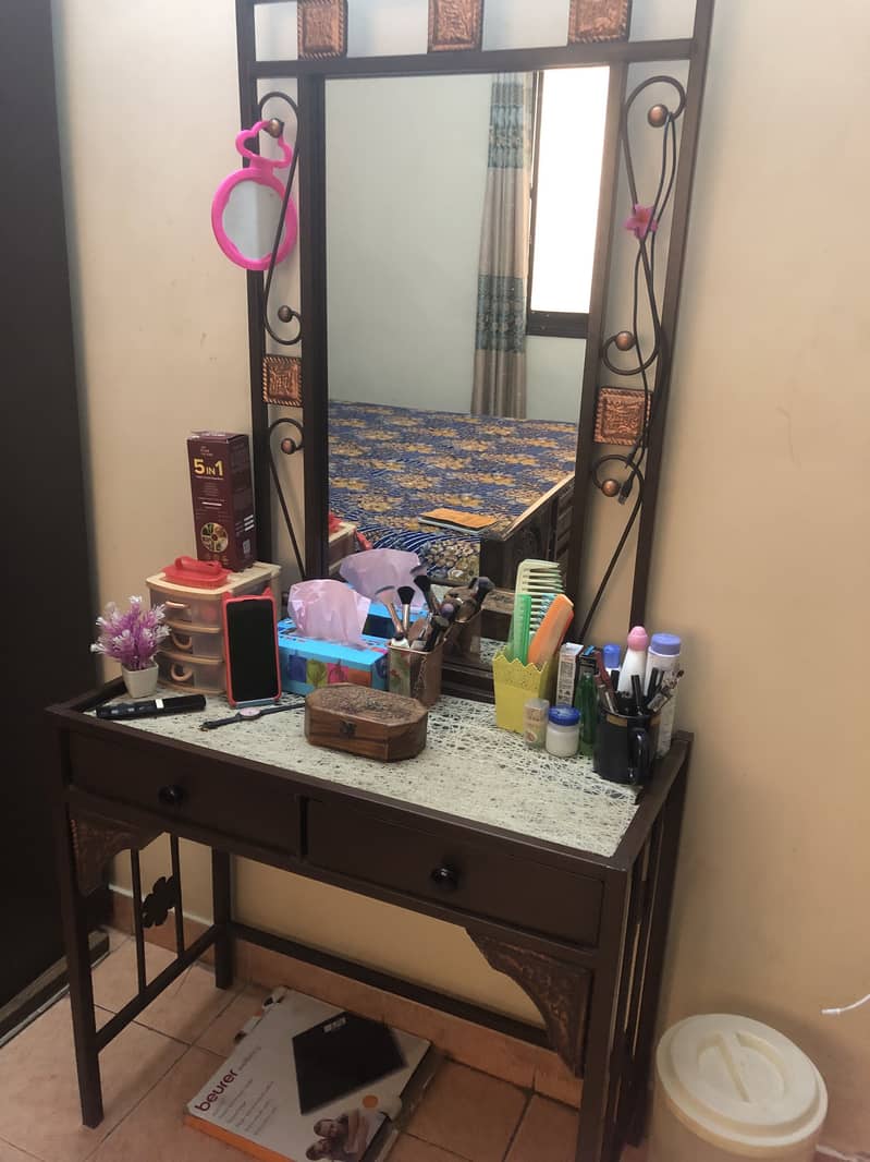 Divider and Dressing Table 2