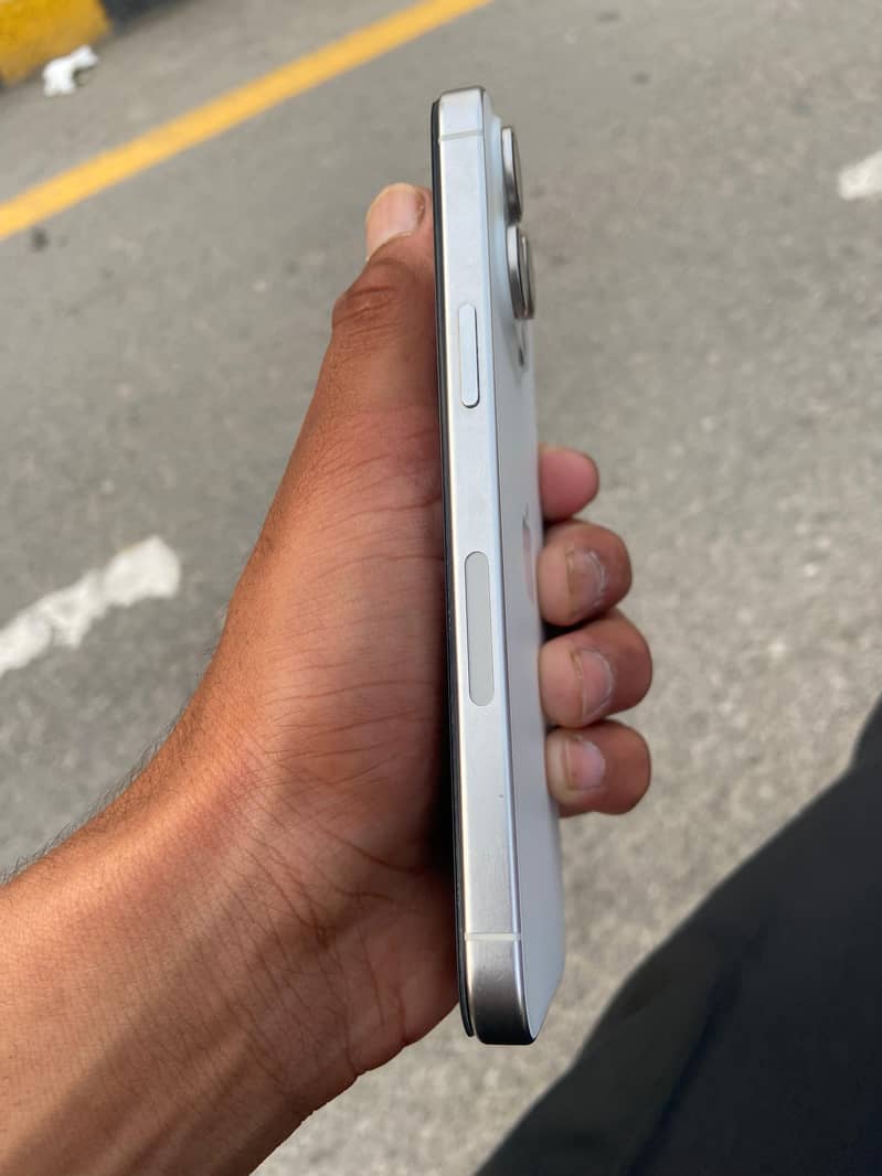 Apple iPhone 15 Pro Max 1