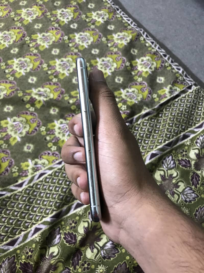 iPhone 11 Pro 1