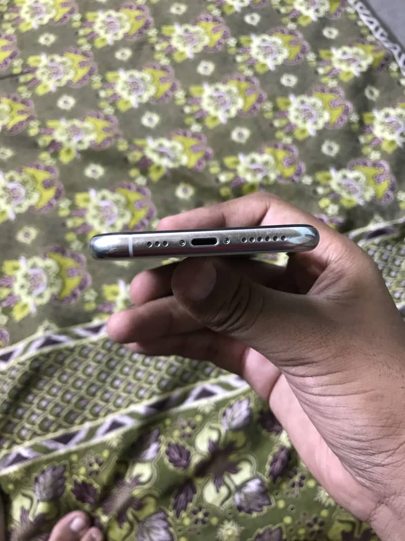 iPhone 11 Pro 2