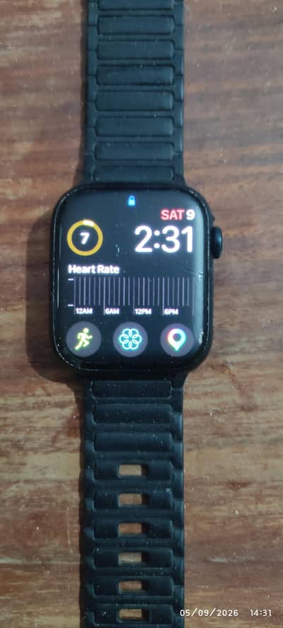 Apple Series 8 45mm 8/10 Condition with ful box and charger