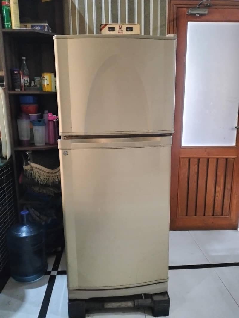 Medium size fridge 0