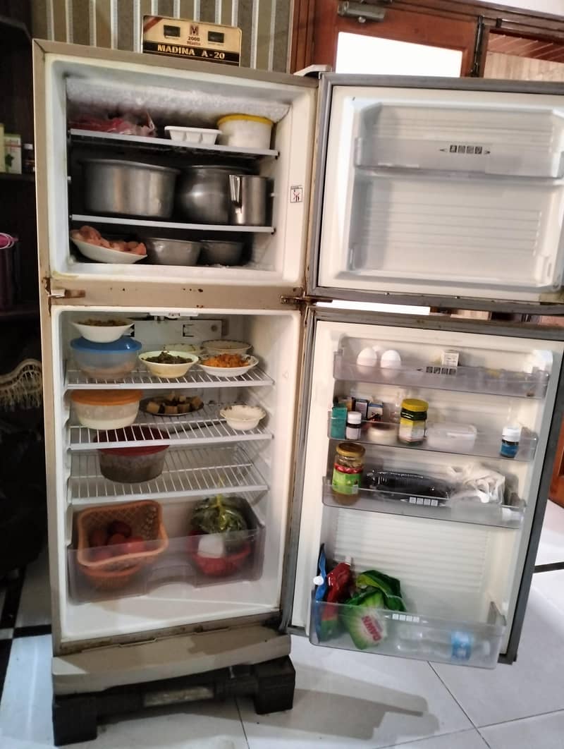 Medium size fridge 5