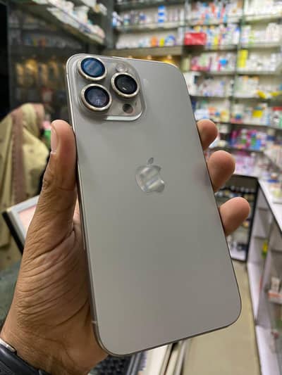 15 pro max natural Titanium