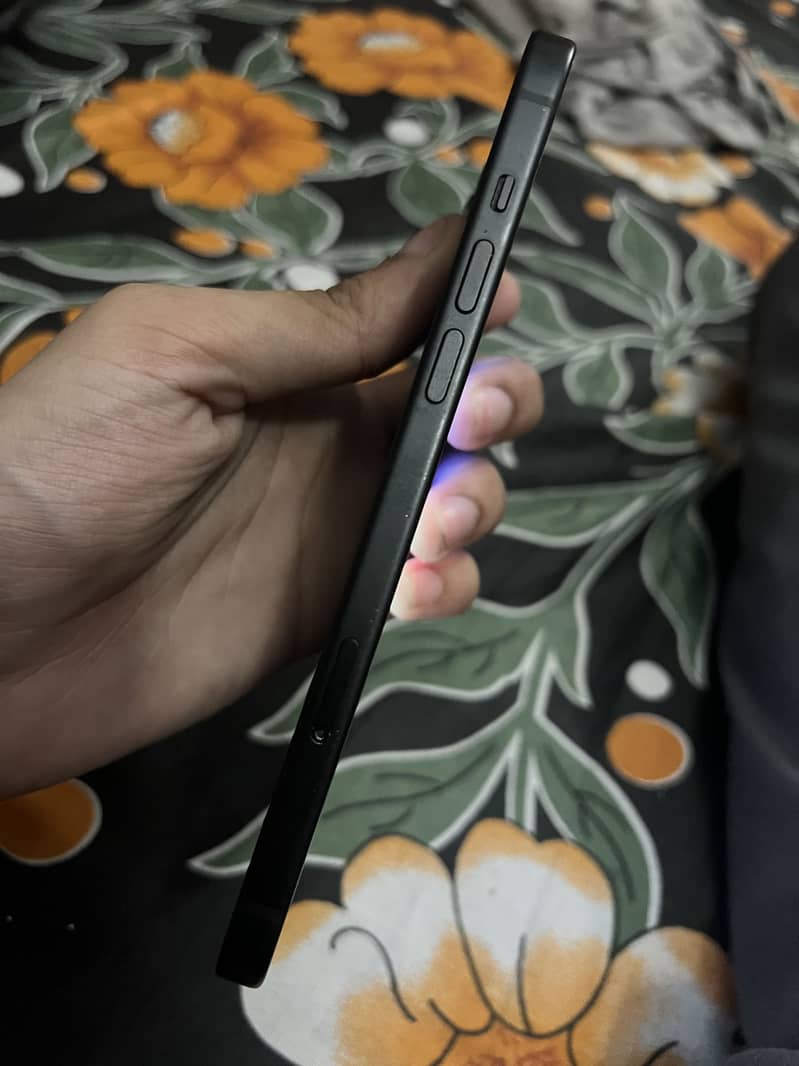 Iphone 15 plus 6