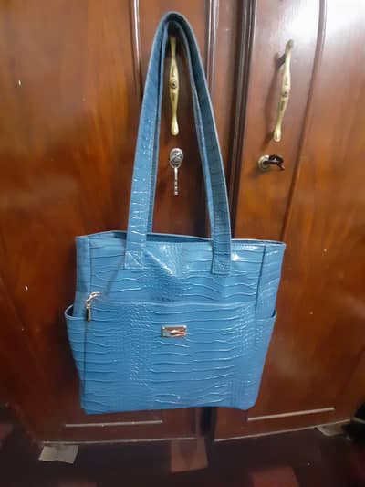 Ladies shoulder /hand bag
