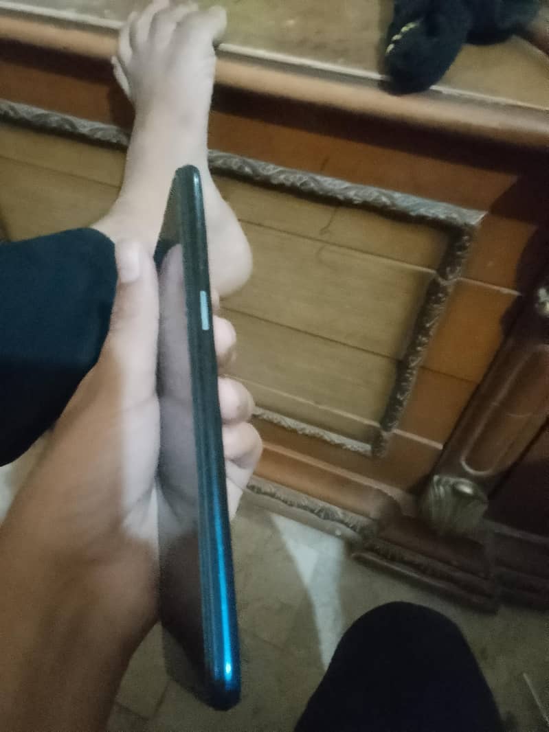 realme 3 2