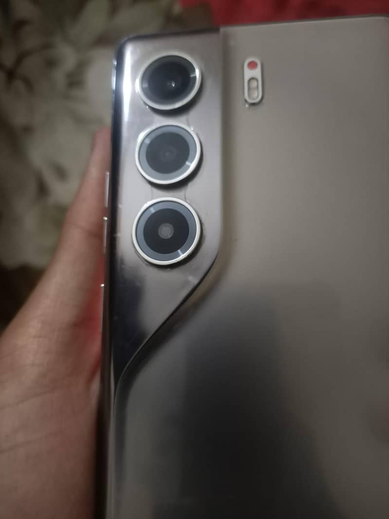 techno camon 40 pro plus 2