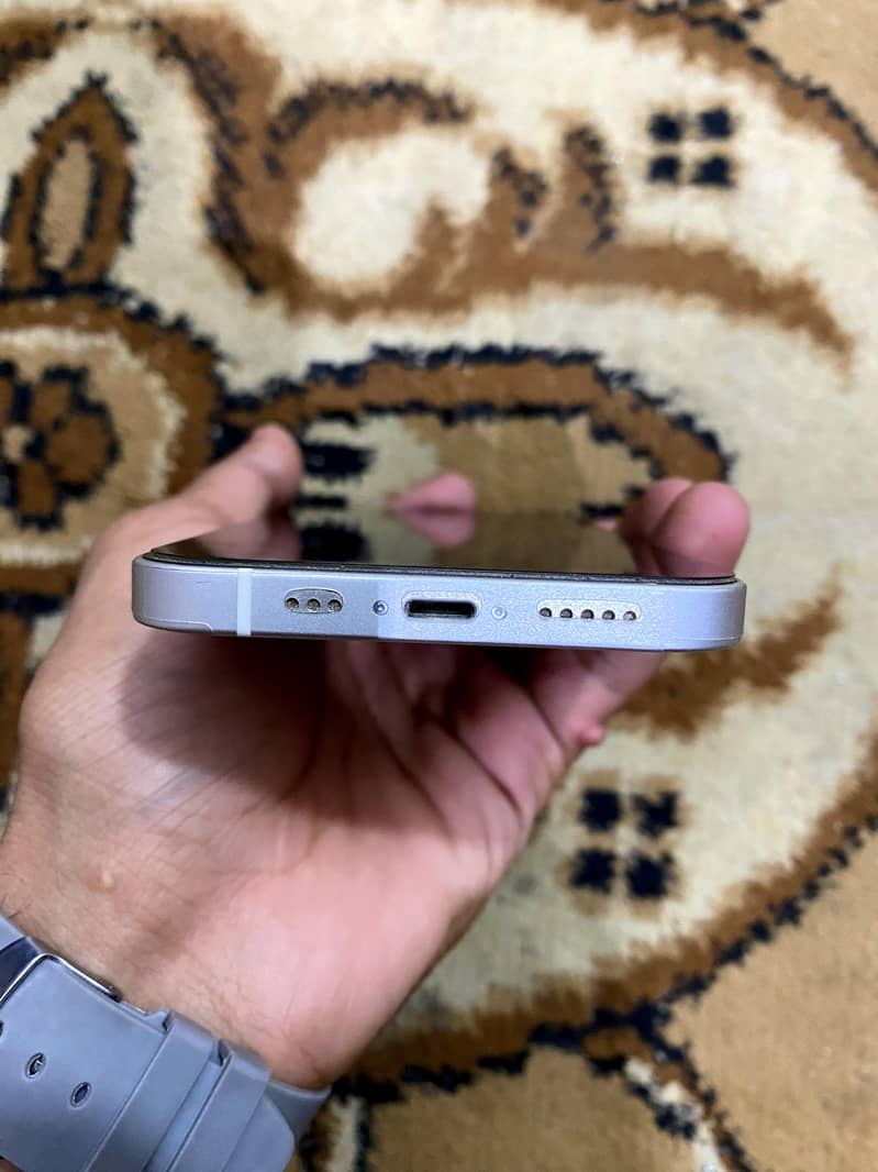 iPhone 12 4