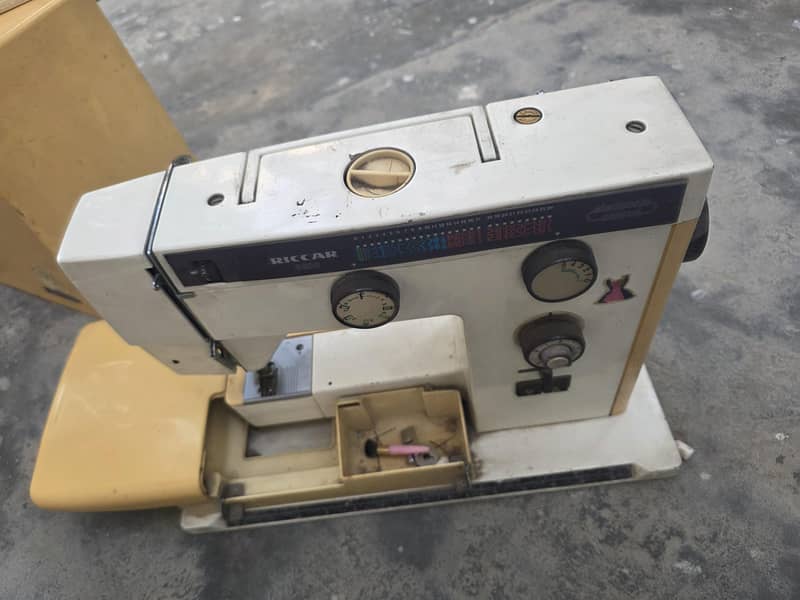 Ricca sewing machine 0