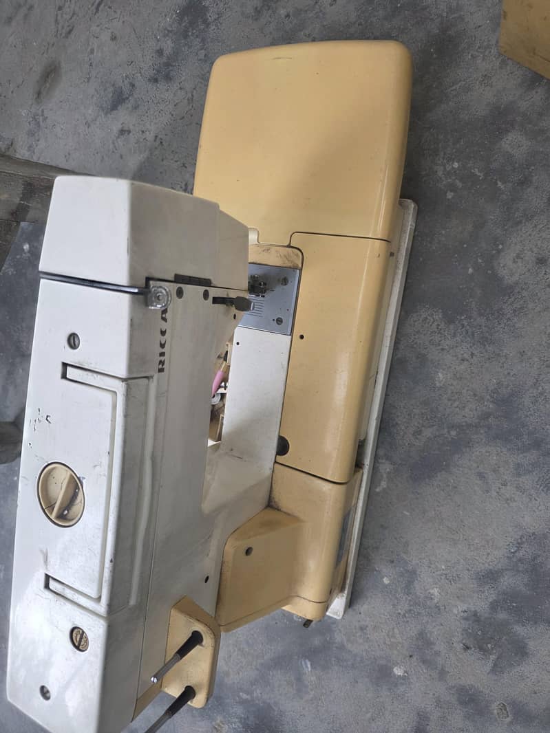 Ricca sewing machine 1