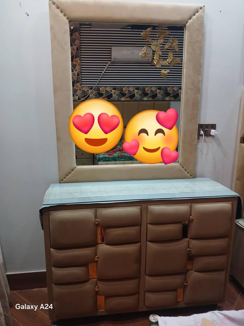 double bed+2 side tables + dressing table 2