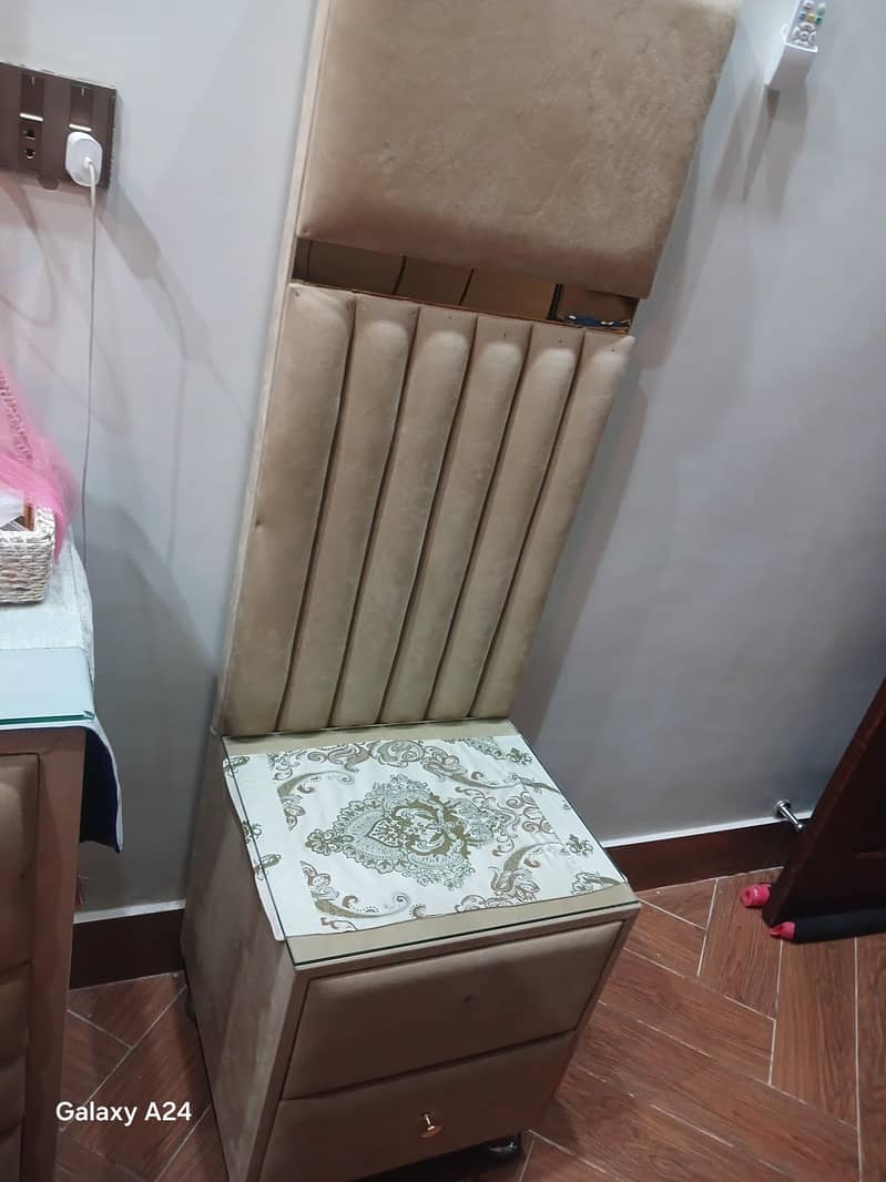 double bed+2 side tables + dressing table 4