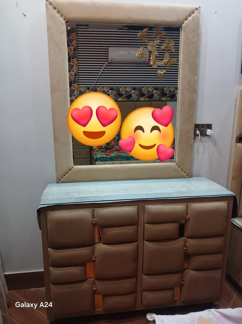 double bed+2 side tables + dressing table 5
