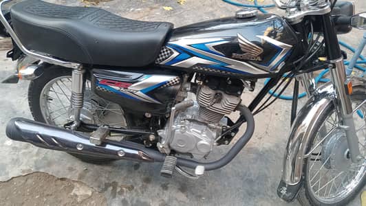 honda,cg125 7wein mhiny July mein nikla ha 25 ky nmb laga hua ha