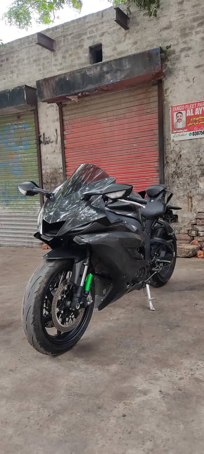 Yamaha yzf r6 original carbon fiber/top of line bilkul new