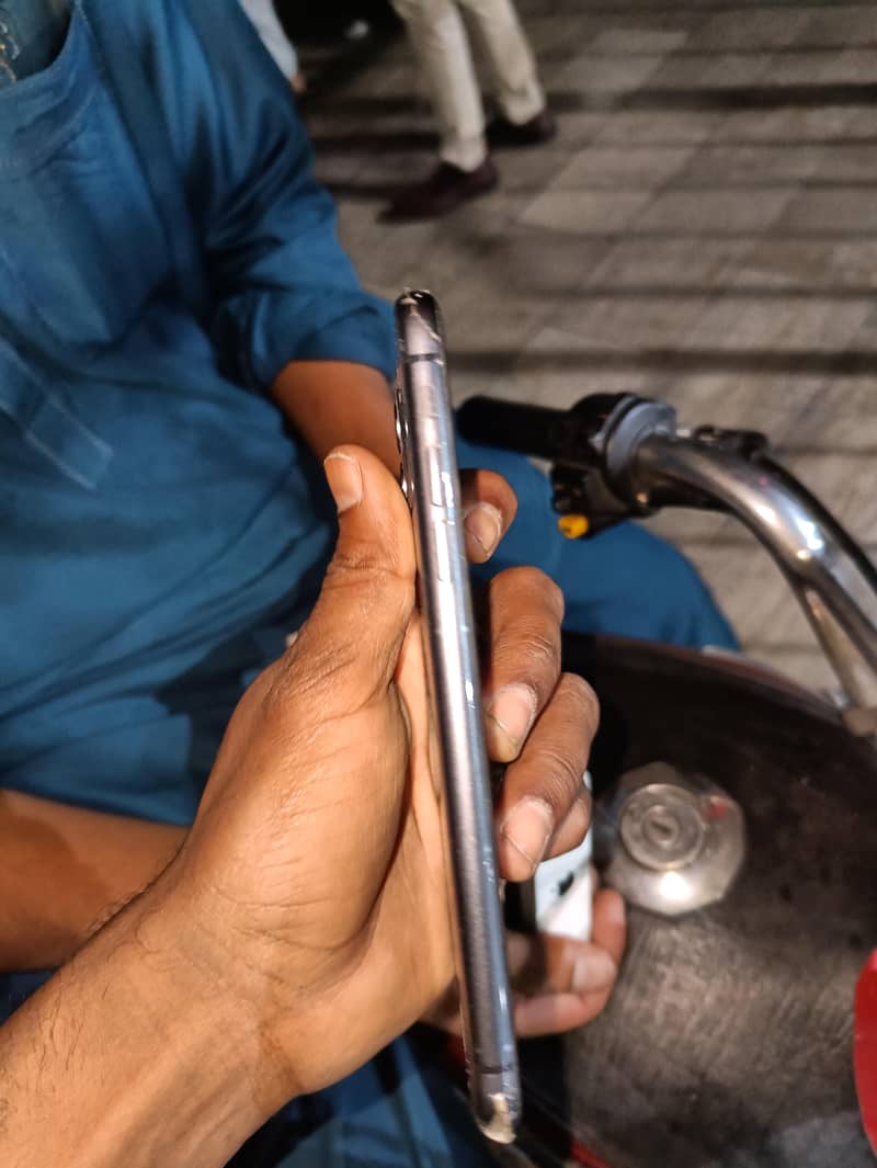 iPhone 11 3