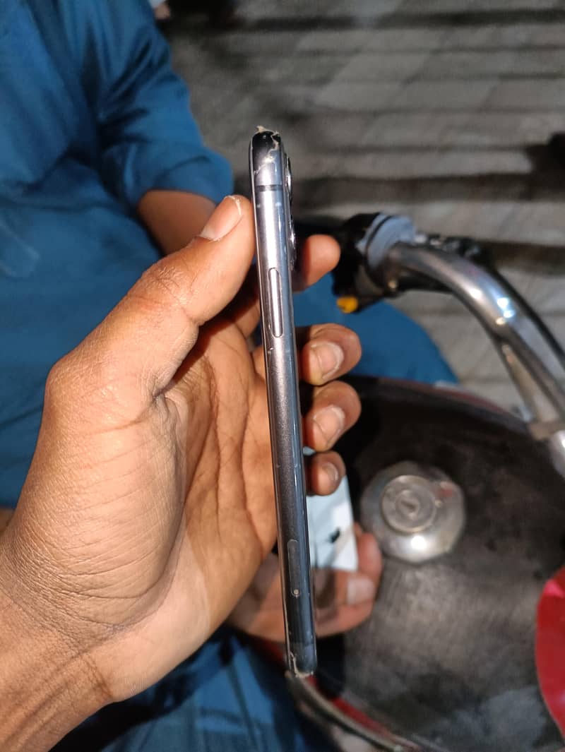 iPhone 11 6