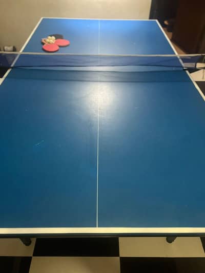 used table tennis with rackets and balls