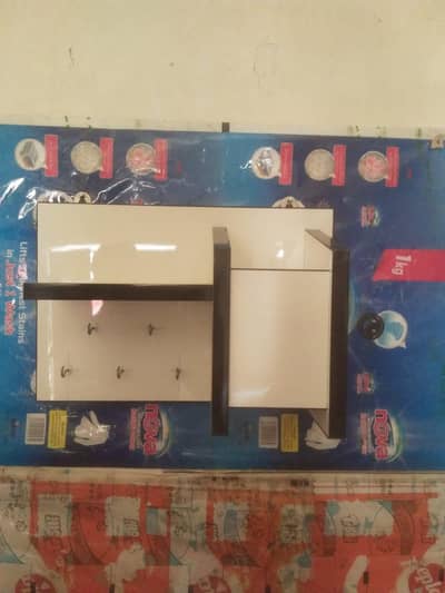 Wall hanging shelves