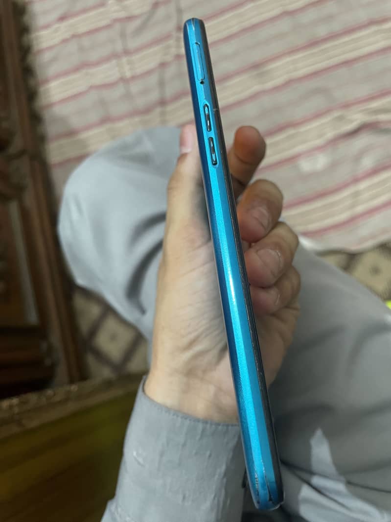 Realme 5i 4