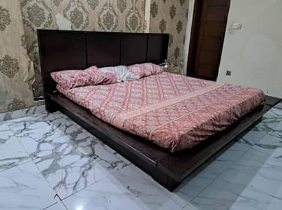 Elegant Master Bed Set with Inbuilt Side Lamps – 10/10 Condition
