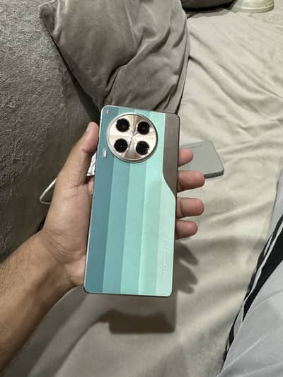 Tecno Camon 30