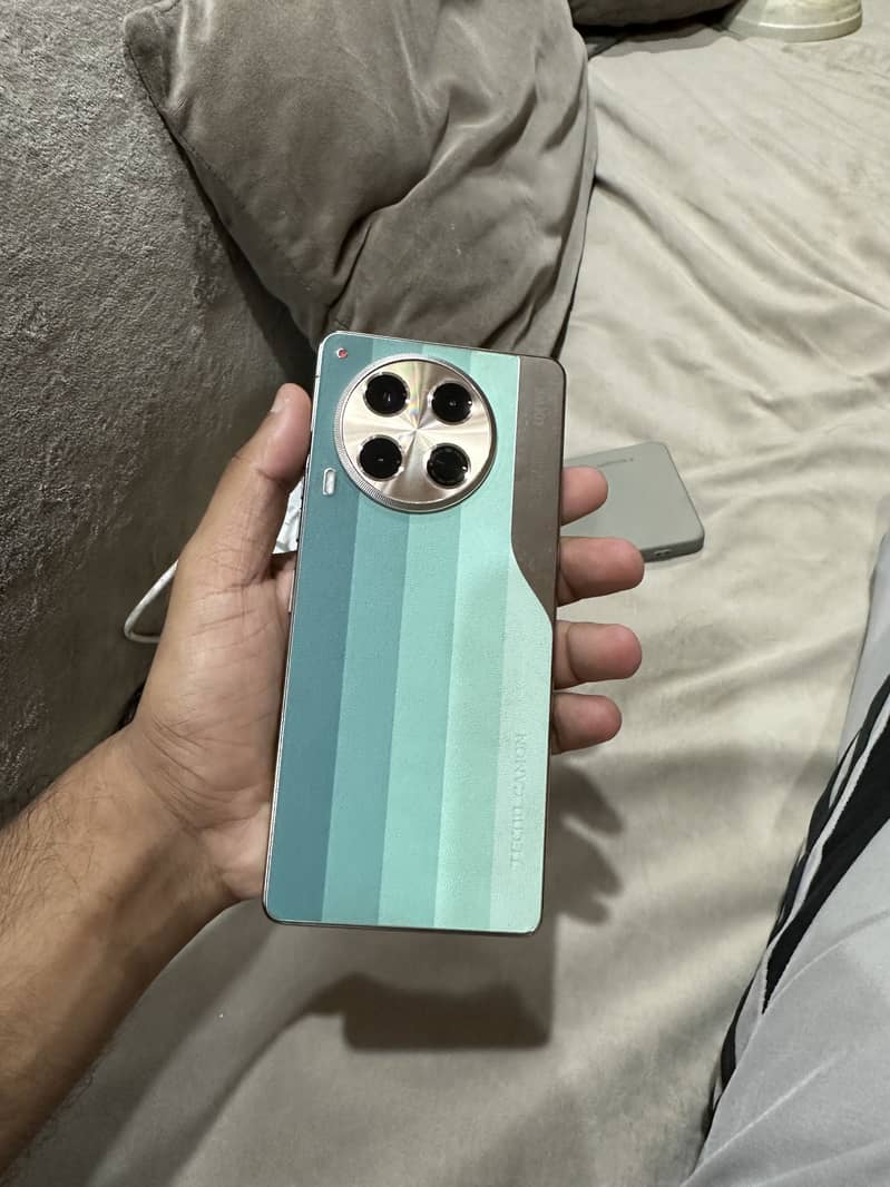 Tecno Camon 30 0