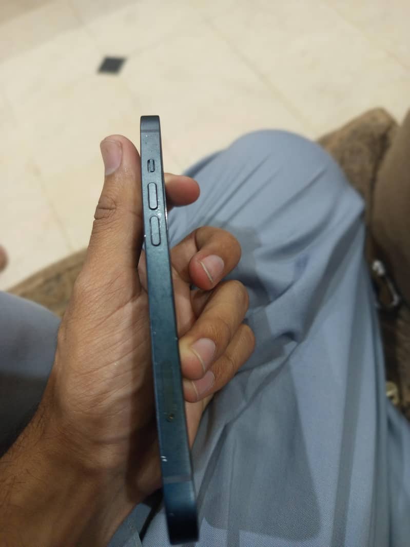 iPhone 13 1