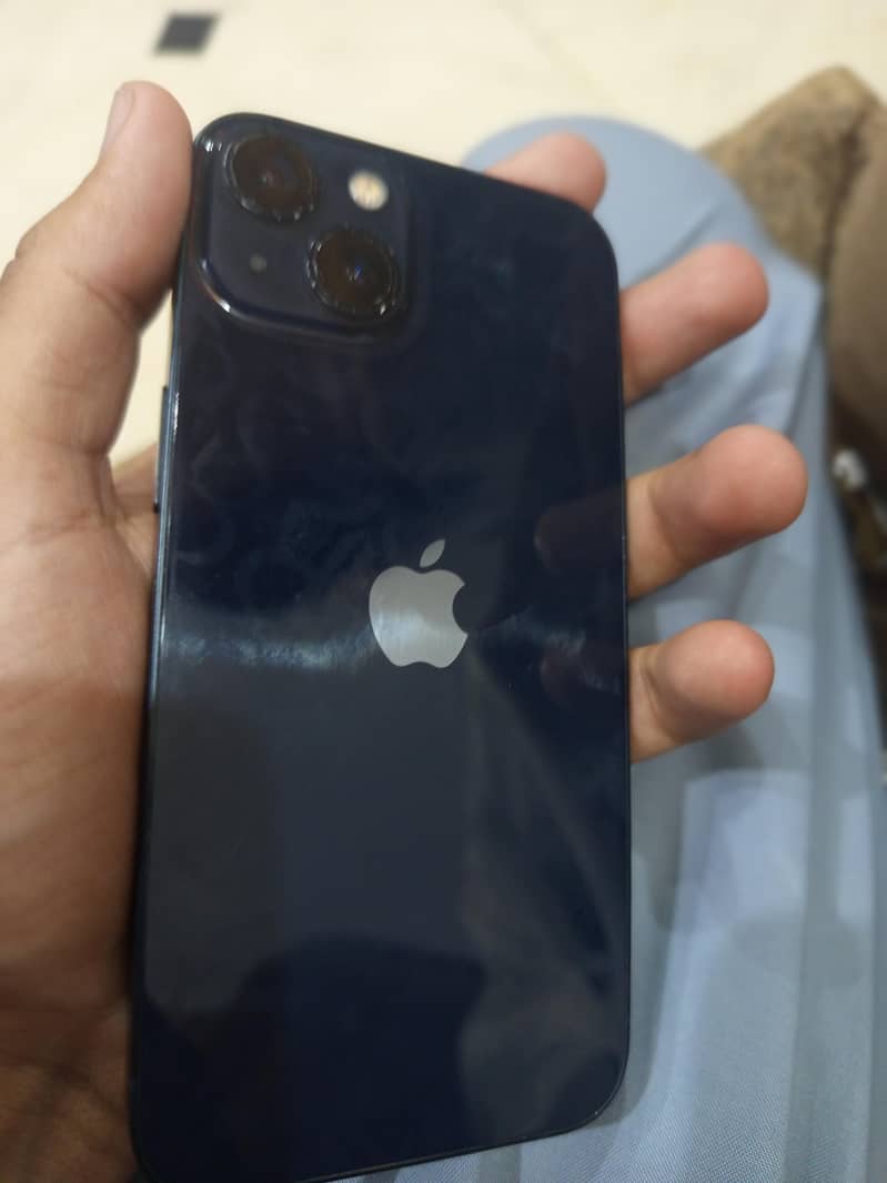 iPhone 13 4