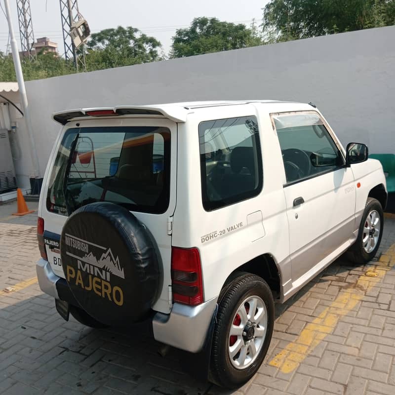 Pajero Mini 13