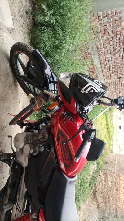Honda CB 125 F