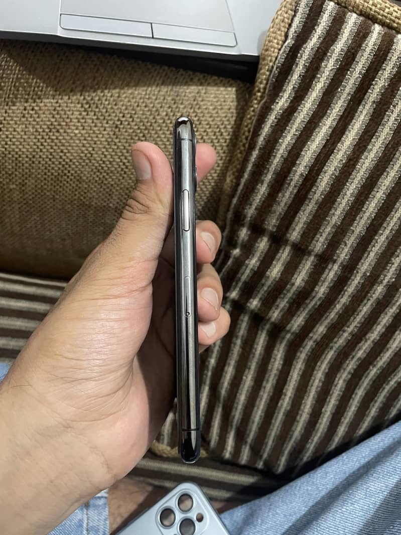 Apple iPhone 11 Pro 2