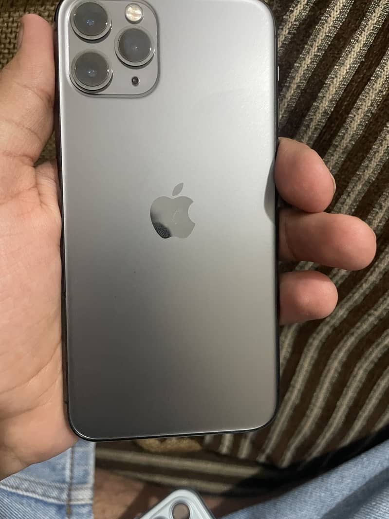 Apple iPhone 11 Pro 4