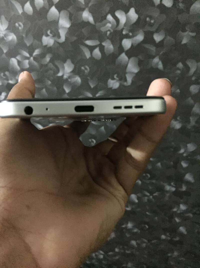 Tecno spark40 4