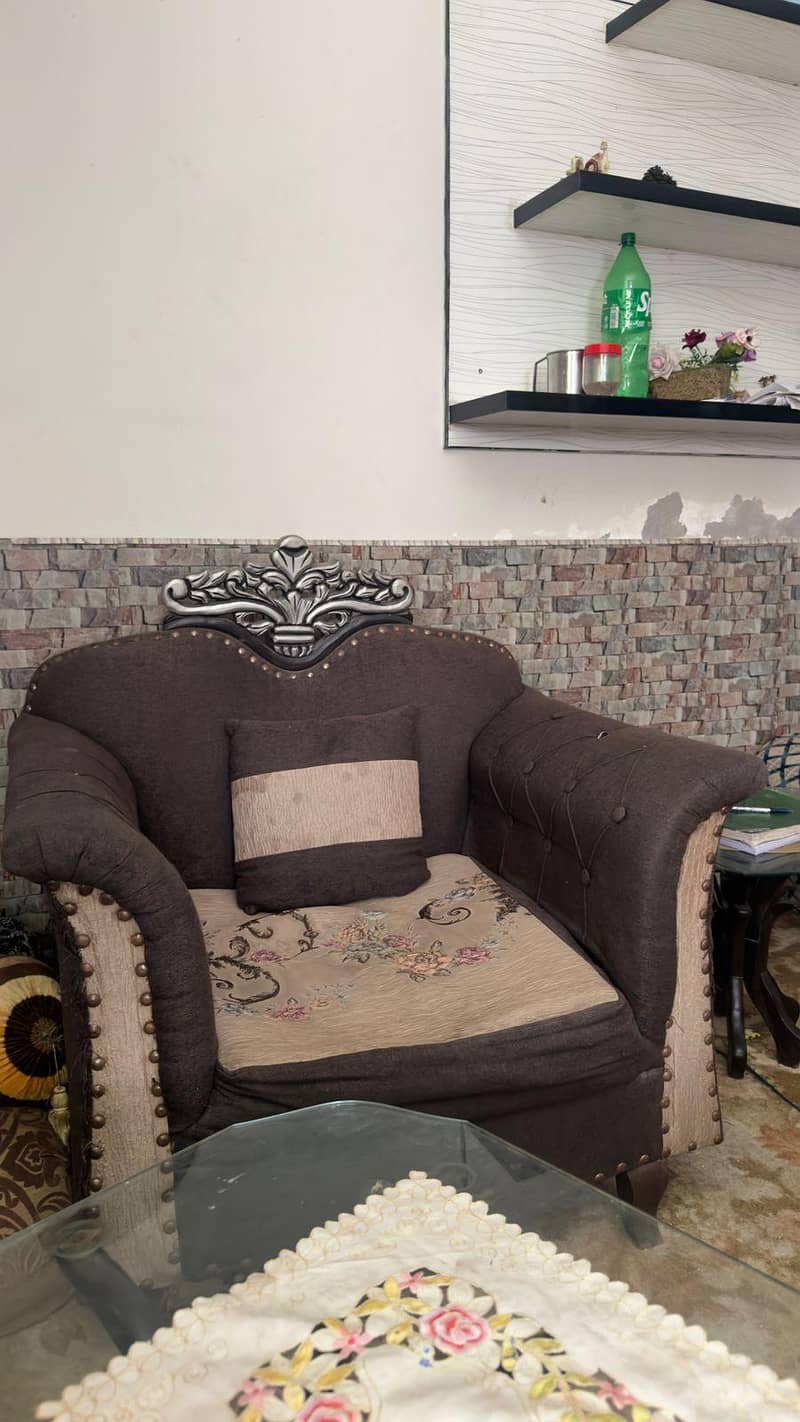 sofa 5 seeter & dinning table 4
