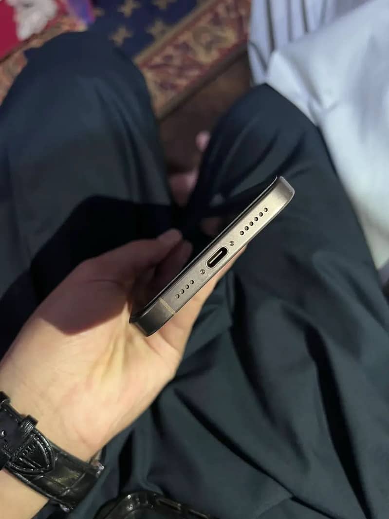 iphone 16 pro max 1