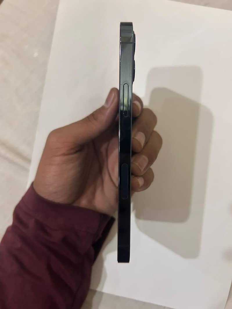 Apple iPhone 12 2