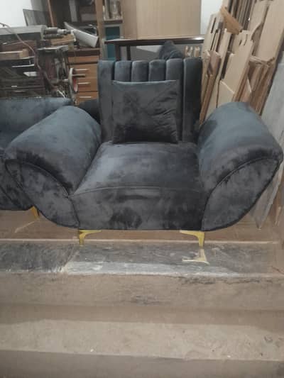 m saling 5 seater sofa . 0300.533. 11.89